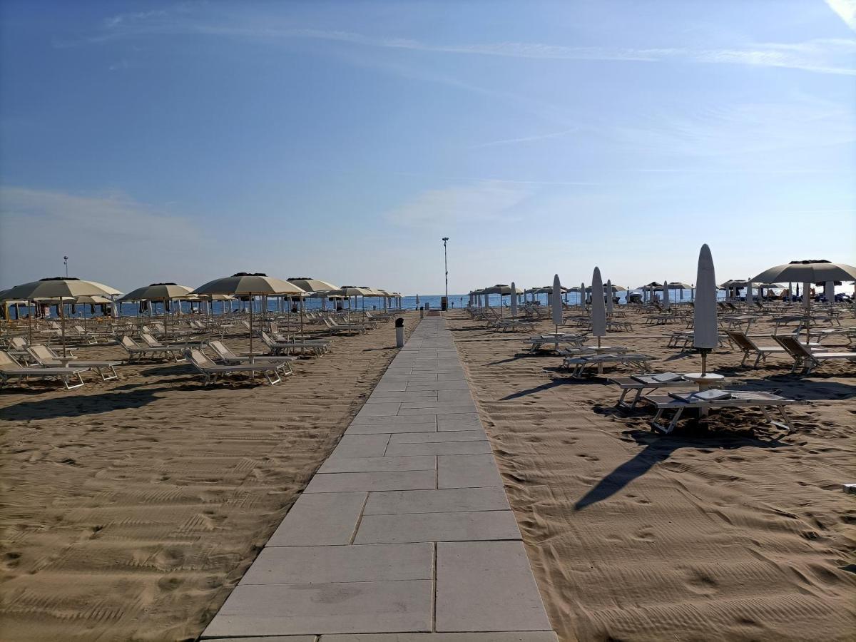 Hotel Bed & Book Rimini Luaran gambar
